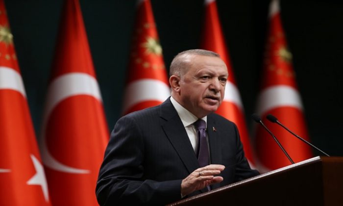 “29 Nisan 2021 Perşembe akşamı başlayıp, 17 Mayıs 2021 Pazartesi sabahına kadar sürecek şekilde tam kapanmaya geçiyoruz”