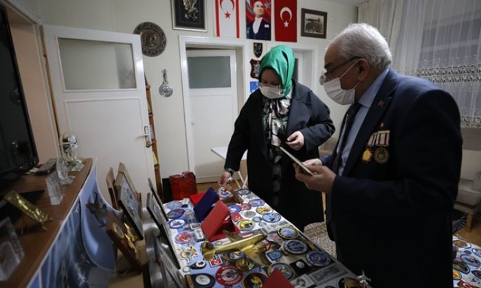 Bakan Selçuk, İftarda “Reşat Baba” Olarak Tanınan Kıbrıs Gazisi’nin Evine Konuk Oldu