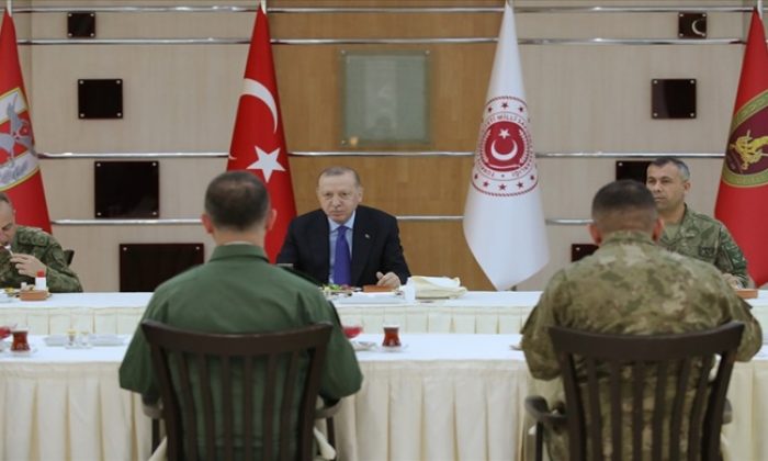 Cumhurbaşkanımız Erdoğan, Ankara’da Mehmetçiklerle İftar Yaptı