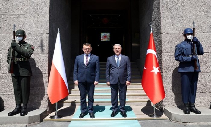 Millî Savunma Bakanı Akar, Polonya Savunma Bakanı Mariusz Blaszczak İle Bir Araya Geldi
