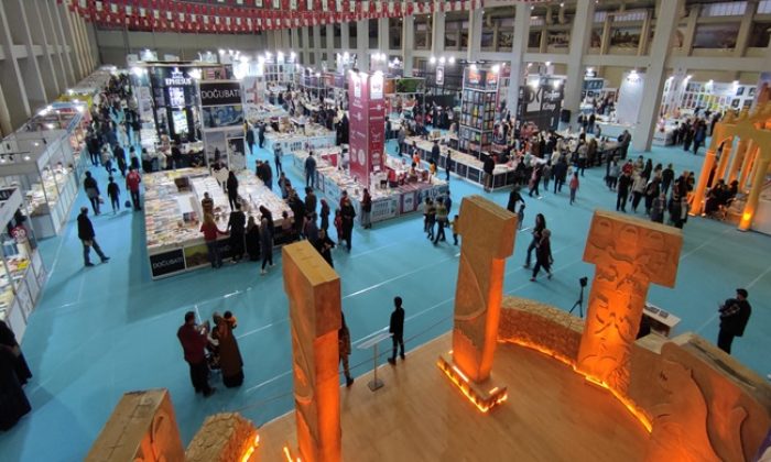 Şanlıurfa 4. Ulusal Kitap Fuarı, ulusal ve yerel yazarları bir araya getirmeye devam ediyor