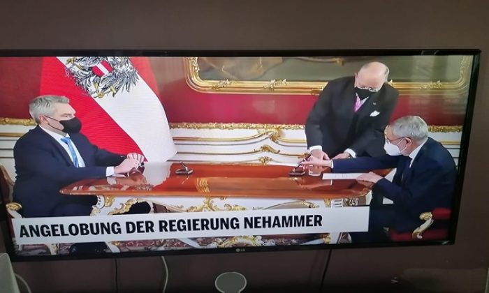 Avusturya Başbakanı ve ekibi göreve başladı .yeni kabineye Hayırlı uğurlu olsun