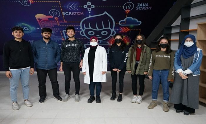 KARAKÖPRÜ’DE GENÇLER YAZILIM ÖĞRENİYOR