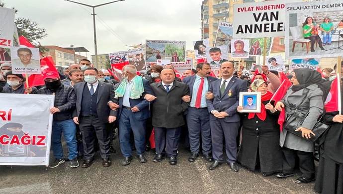 Şanlıurfa Şehit Ailelerden Diyarbakır Annelerine Destek Ziyareti