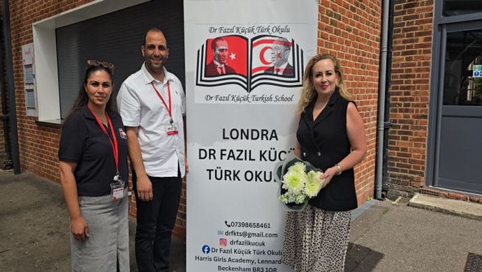 Cumhurbaşkanı Ersin Tatar’ın eşi Sibel Tatar, Londra’da Dr Fazıl Küçük Türk Okulunu ziyaret etti